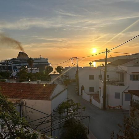 George Apartments Livadia  エクステリア 写真