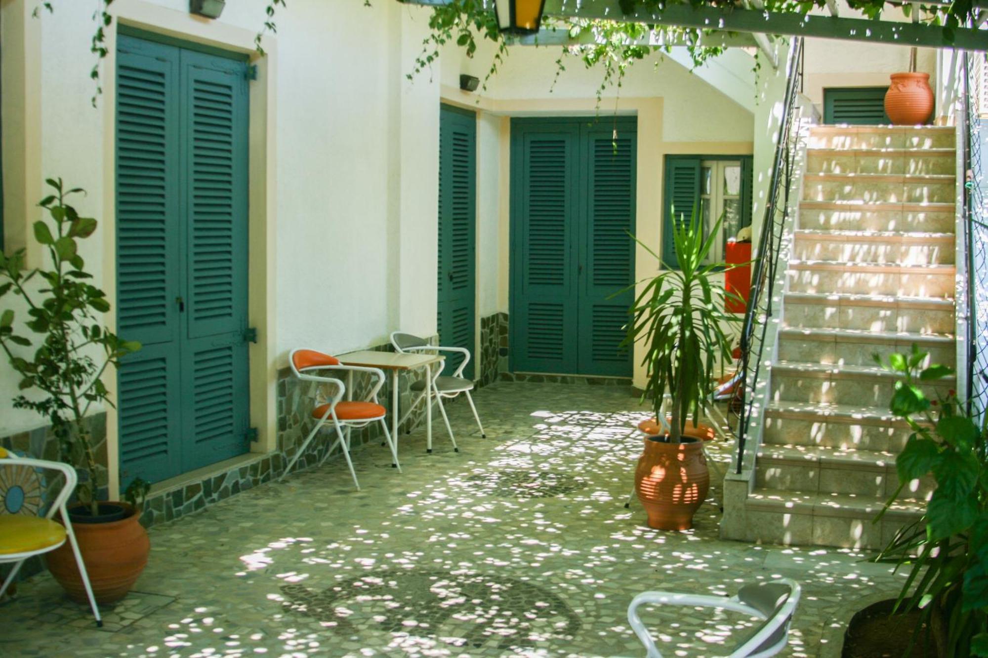 George Apartments Livadia  エクステリア 写真
