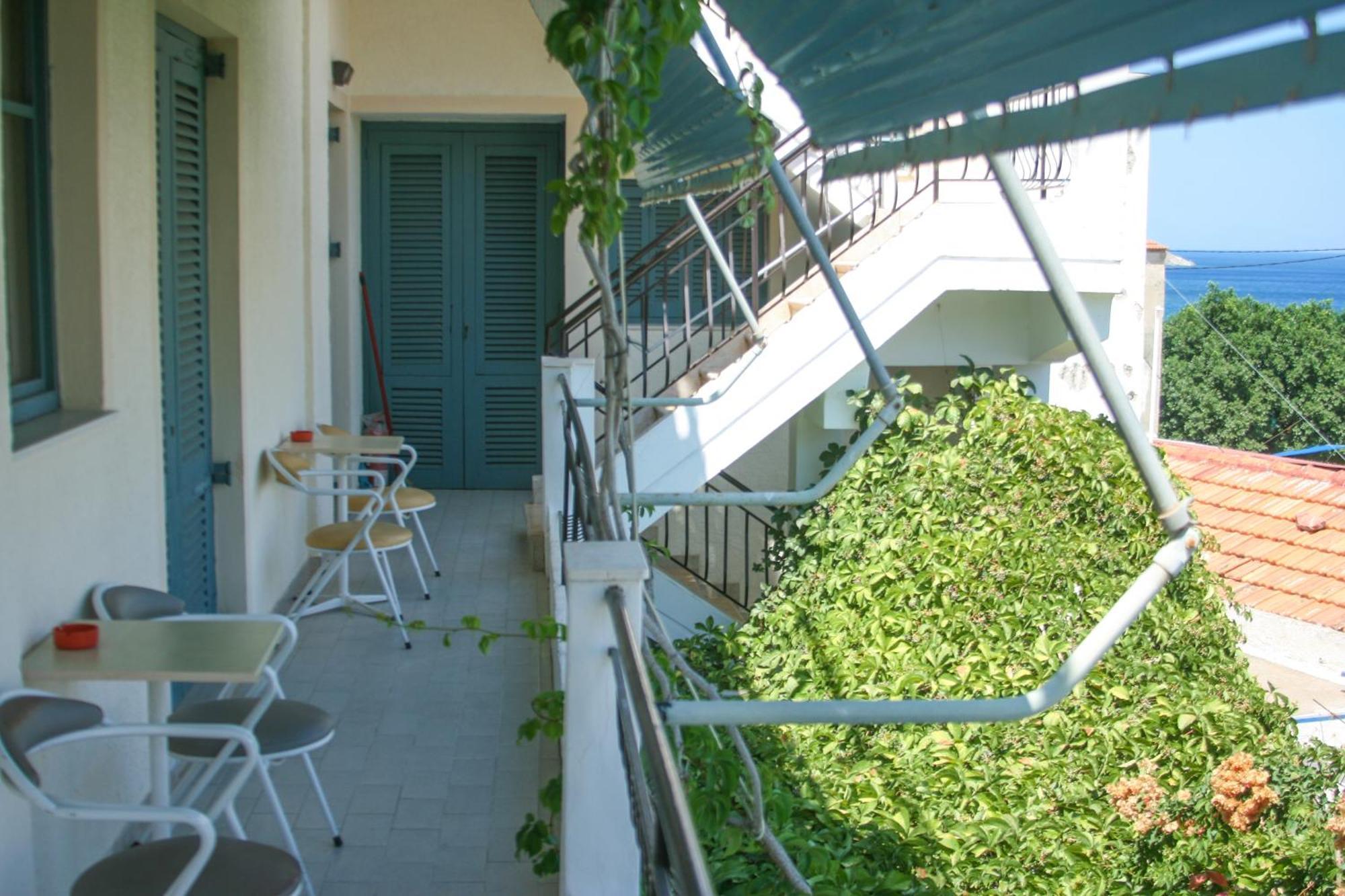 George Apartments Livadia  エクステリア 写真