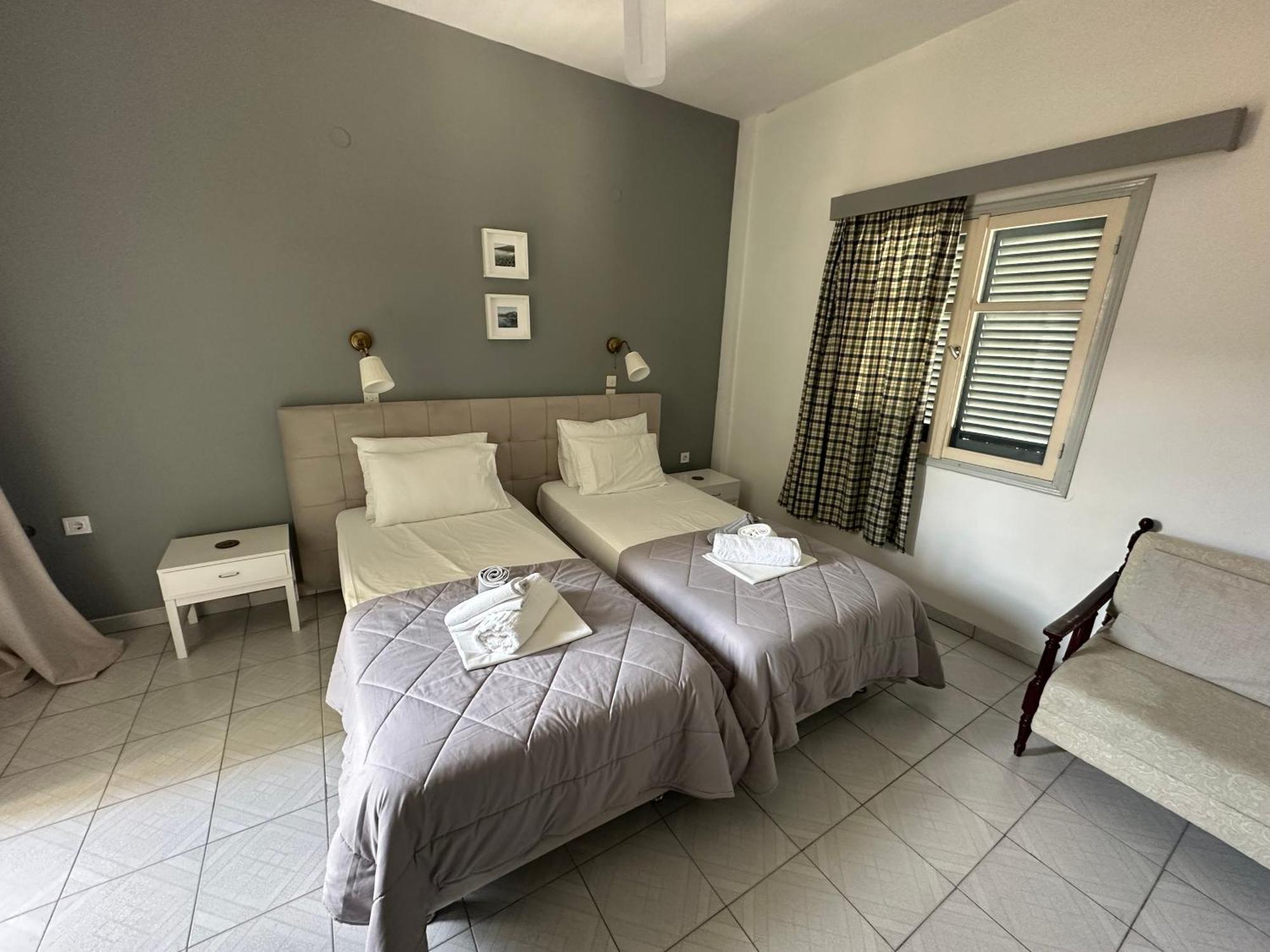 George Apartments Livadia  エクステリア 写真