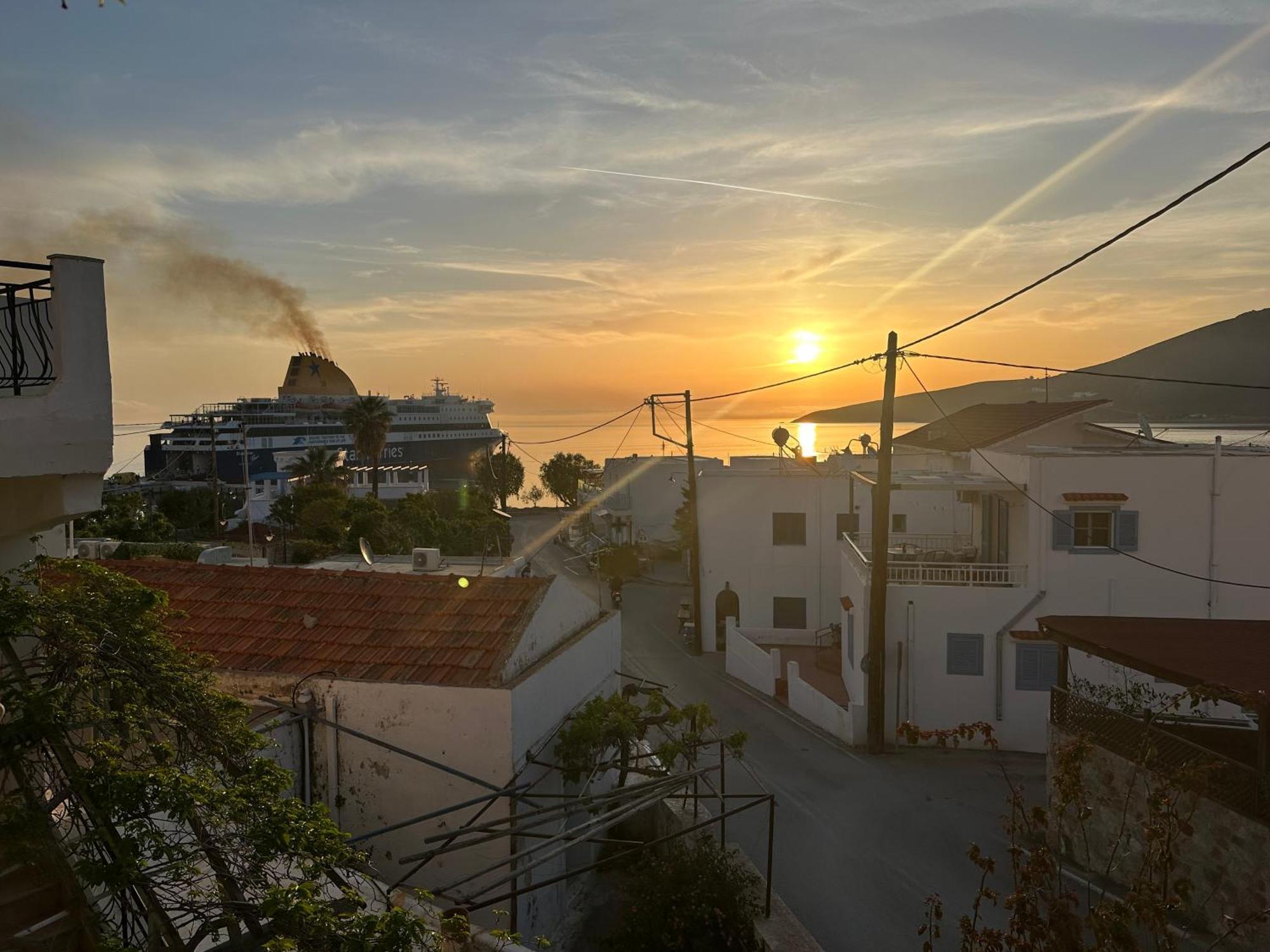 George Apartments Livadia  エクステリア 写真