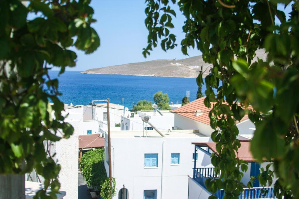 George Apartments Livadia  エクステリア 写真